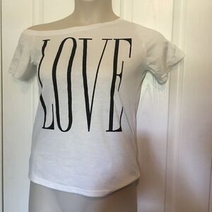 Off The Shoulder Love Graphic T-Shirt‎